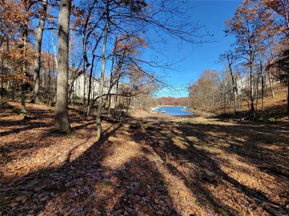 1495 S Lake Sherwood Dr, Lake Sherwood, MO 63357