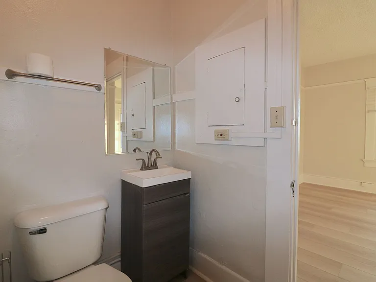 2142 5th Ave — Photo 10