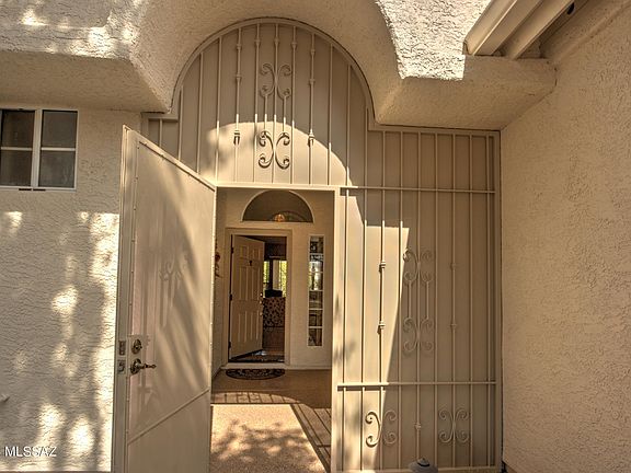 3rd image of 63872 E Cat Claw Ln