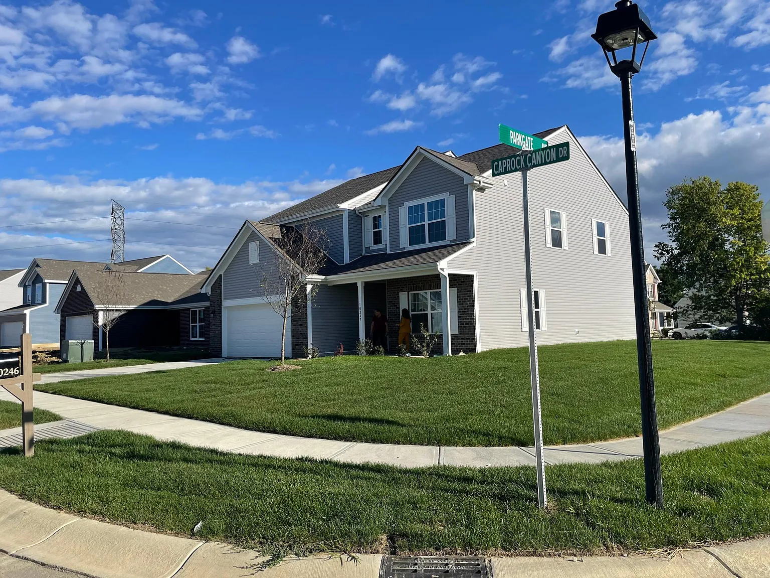 5 bed, 2.5 bath, 3030 sqft, $3,400 — Photo 3