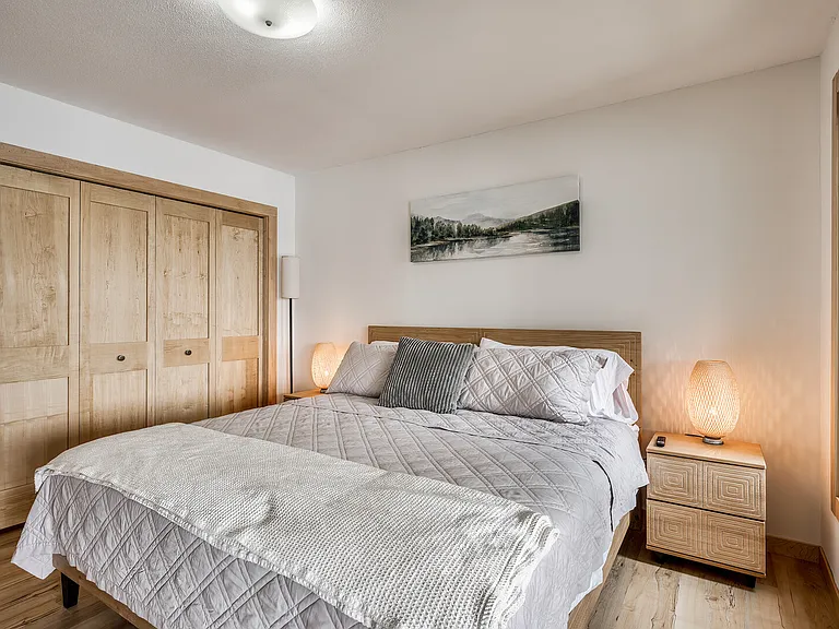 Medicine Lake Dr W — Photo 18