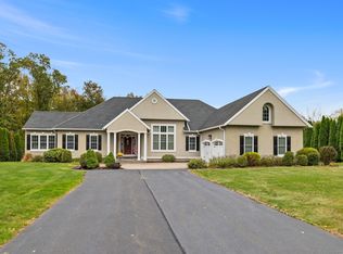 23 Beaudry Ln, Bloomfield, CT 06002