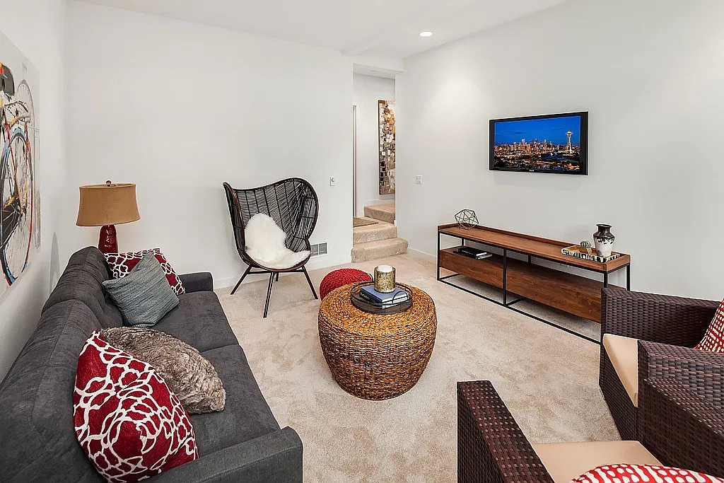 3 bed, 3.5 bath, 2120 sqft, $4,900 — Photo 4