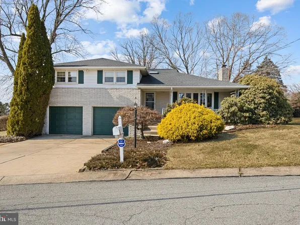 3180 Starlight Dr, York, PA 17402