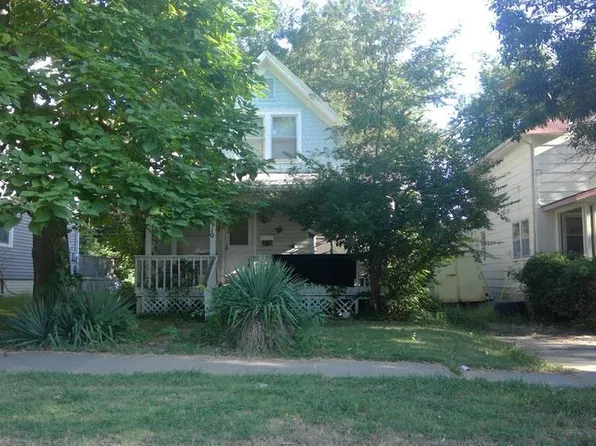 910 SW 17th St, Topeka, KS 66604