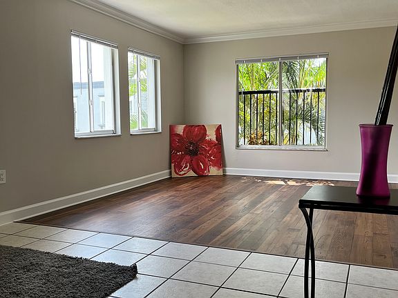 5th image of 827 Lowell Blvd #24