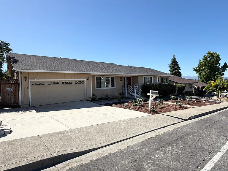 3695 Sanford St — Photo 4