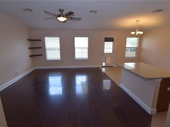 5th image of 246 Western Dr