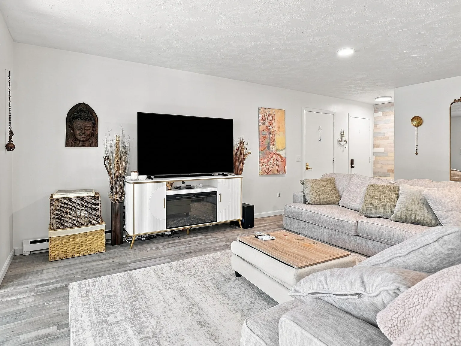 2 bed, 2.0 bath, 1172 sqft, $3,600 — Photo 2