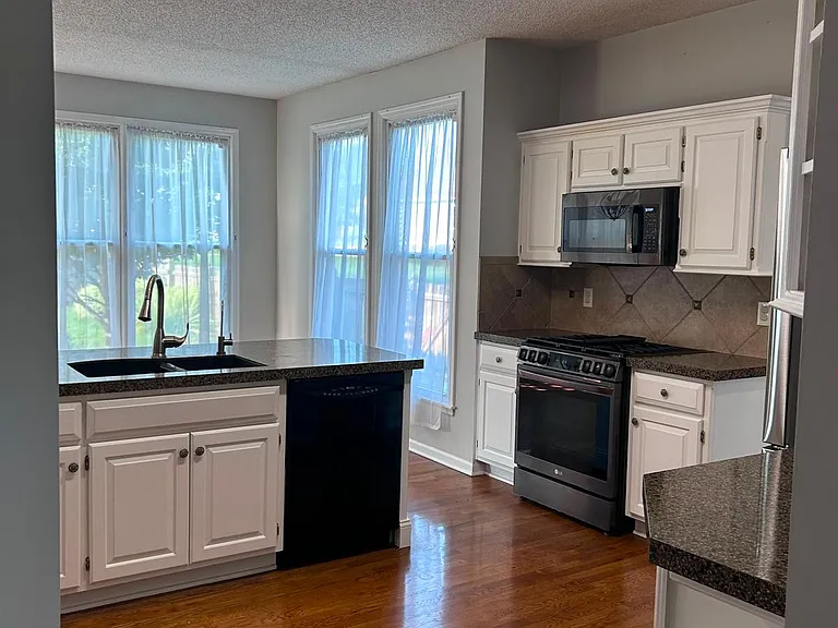 15317 Lowell Ave — Photo 9