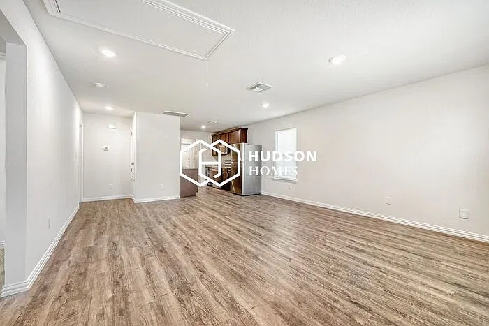 3 bed, 2.0 bath, 1090 sqft, $1,449 — Photo 4