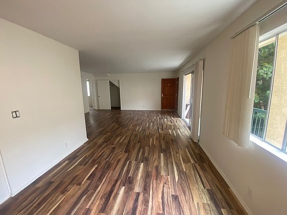 2nd image of 907 12th St APT 8