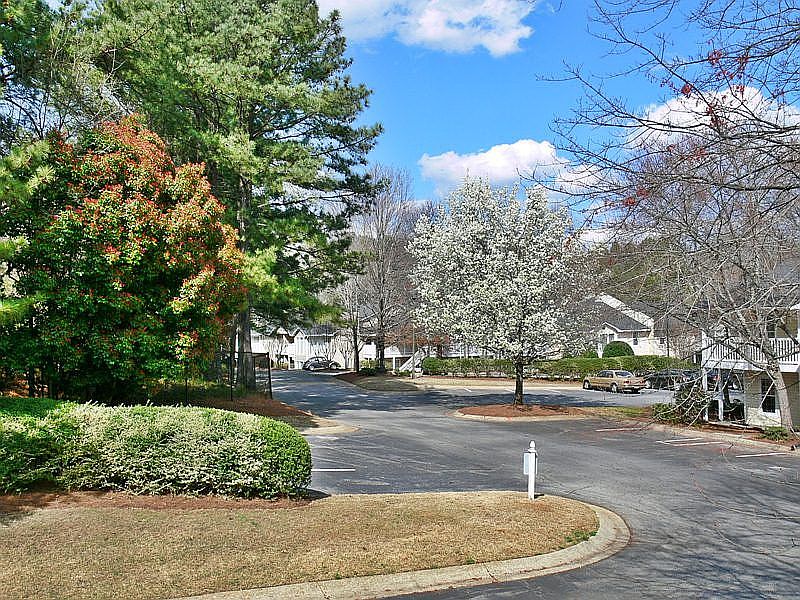 1st image of 810 Augusta Dr