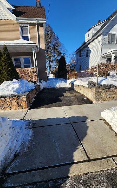 2nd image of 21 Pavilion Rd #15