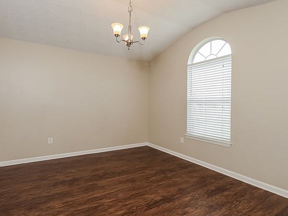 5th image of 3230 Chantilly Ct