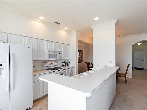 4th image of 10391 Butterfly Palm Dr APT 1042