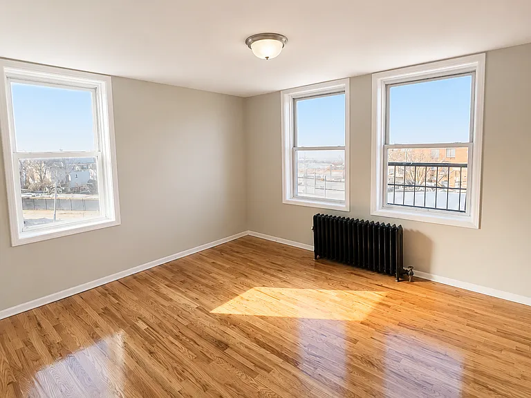 76 N 9th St #14 — Photo 3