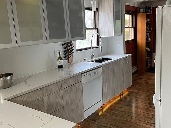 3rd image of 3006 Maplewood Ave