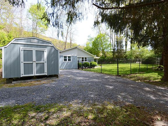 3rd image of 295 Jayne Hill Cir