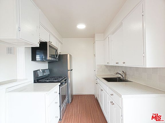 5th image of 453 N Kingsley Dr APT 1