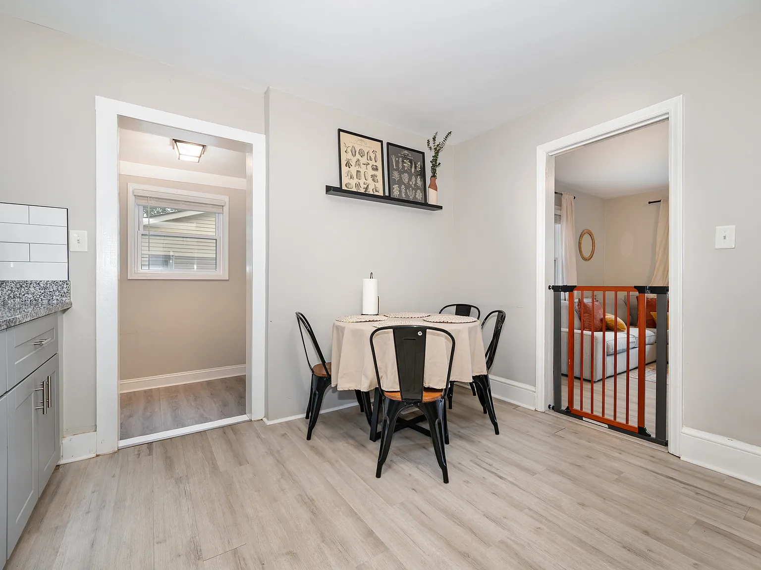 3 bed, 1008 sqft, $2,300 — Photo 4