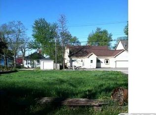10520 Groomes Dr, Whitmore Lake, MI 48189