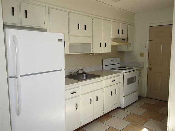 4th image of 928 Bremen Ave #A