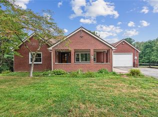 1044 Lux Rd, Jeannette, PA 15644