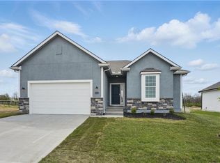 27015 E Dogwood Ln, Lake Lotawana, MO 64086