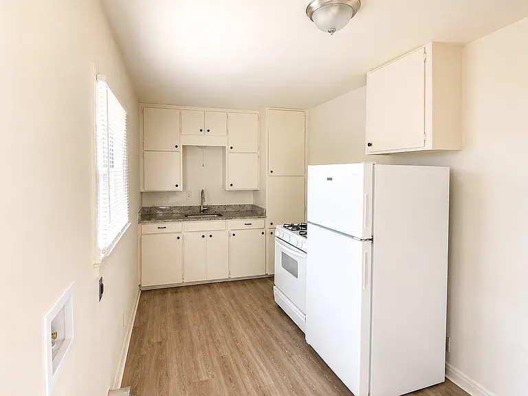 300 Delmar Ct #12 — Photo 3