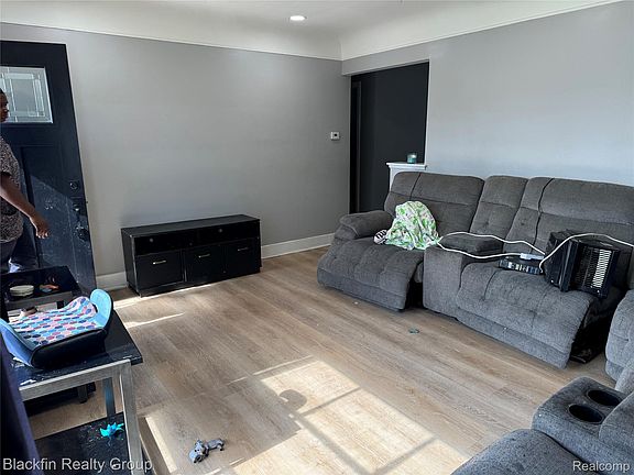 4th image of 2214 Santa Barbara Dr