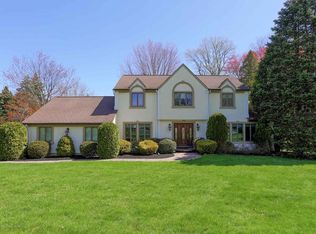 4 Bellerive Ct, Middletown, NJ 07748