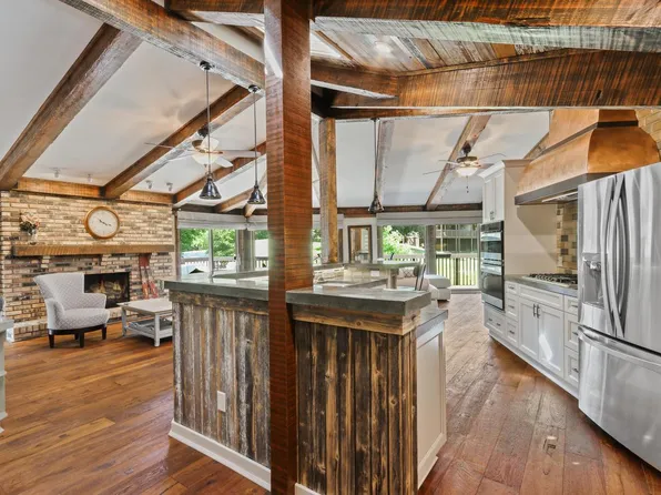 890 Windsor DRIVE #4, Fontana, WI 53125