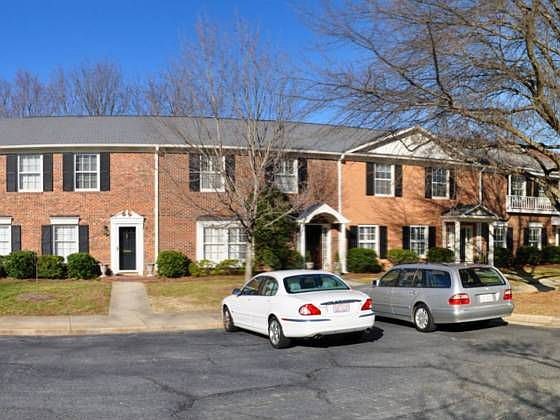 1st image of 22 E Fountain Manor Dr