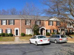 22 E Fountain Manor Dr, Greensboro, NC 27405