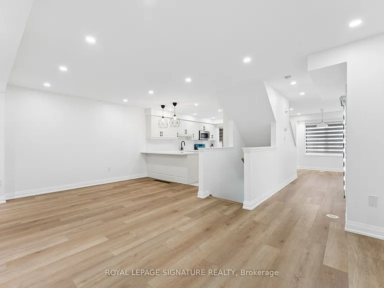 122 Baycliffe Cres — Photo 10