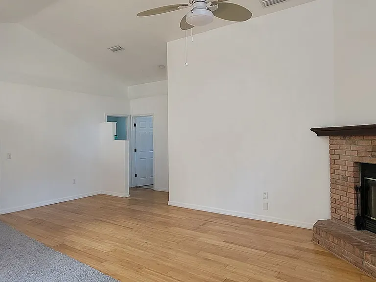 4201 NW 23rd Ter — Photo 5