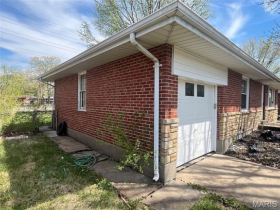 3rd image of 324 Gage Dr