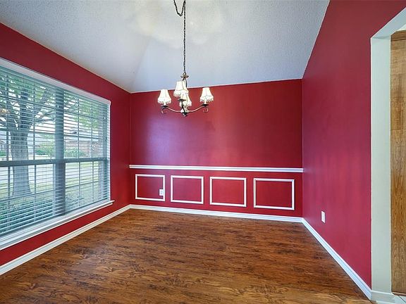 2nd image of 1906 Thornhill Way
