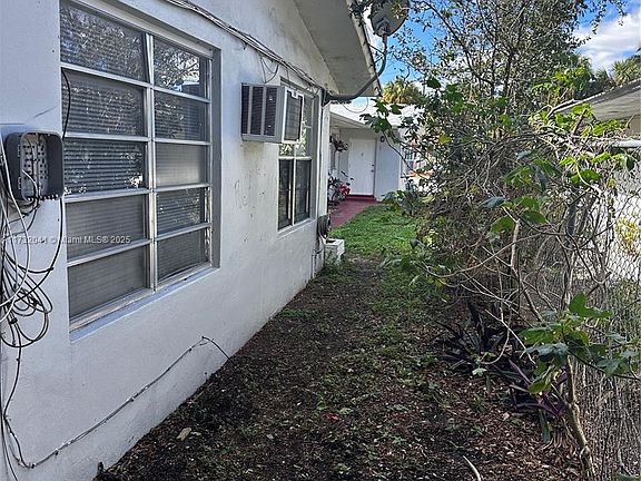 3rd image of 15991 NE 18th Pl