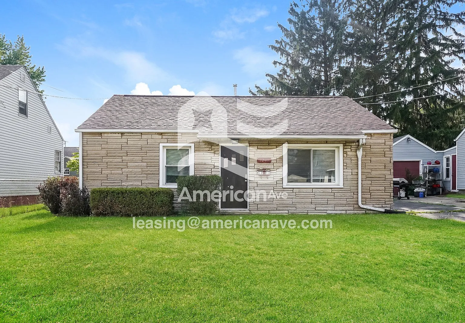 2 bed, 1.0 bath, 832 sqft, $1,172 — Photo 1
