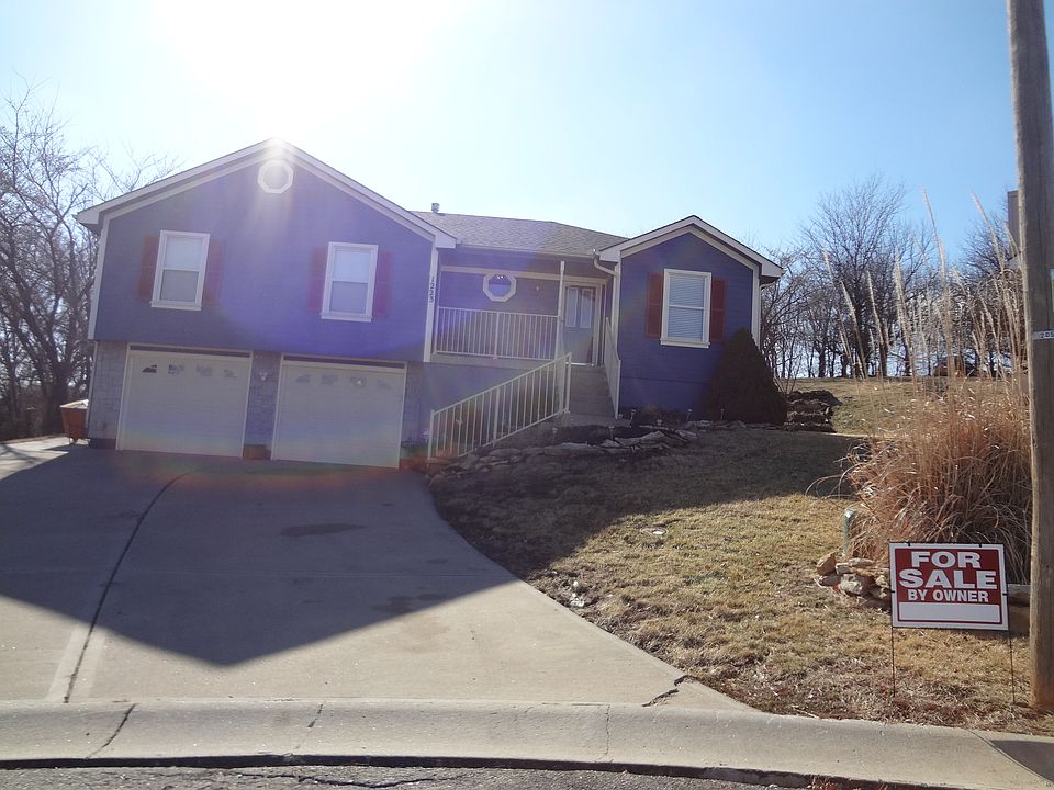 1223 SW Windcrest Ct.