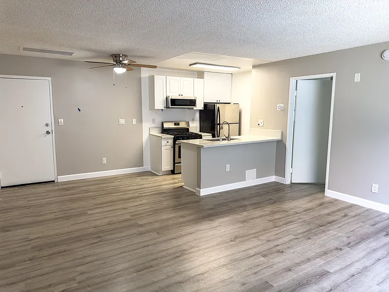 Jordan Apartments — Photo 10