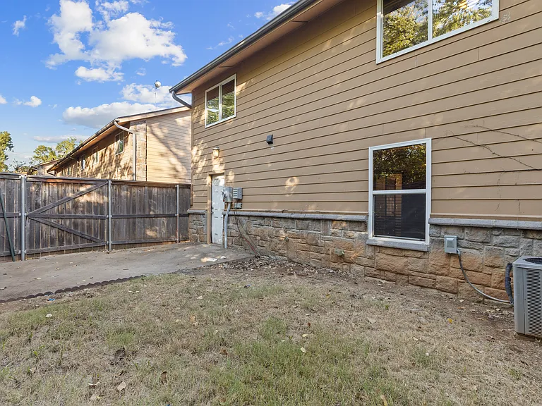 524 E Greenbriar Cir #524 — Photo 24