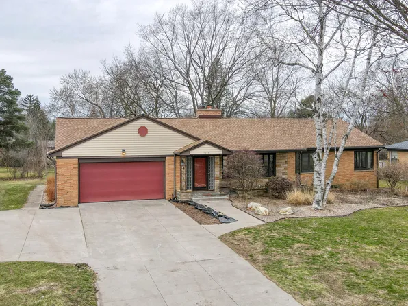 1055 Rosalie Ave NW, Grand Rapids, MI 49504
