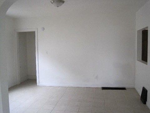 5th image of 1198 Collinwood Ave