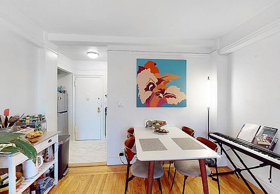 4th image of 50 W 72nd St APT 1505