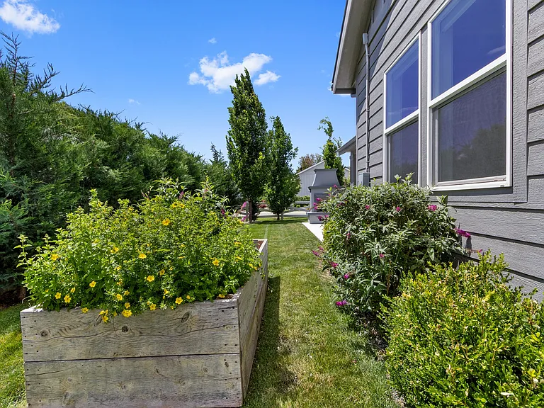 207 W Wrangler St — Photo 42