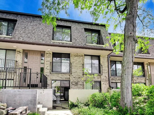 1714 Northfield Sq Unit B, Northfield, IL 60093