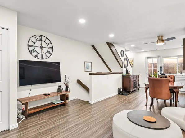 8322 Via Sonoma Unit 74, La Jolla, CA 92037